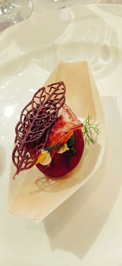 Escapalandia's tweet photo. En la #GalaTapasporGalicia seguimos probando y votando tapas de @rootscoruna #Bacelo y #Paprica #gastronomía #Gastroturismo #Foodies https://t.co/AltmWS6hjK