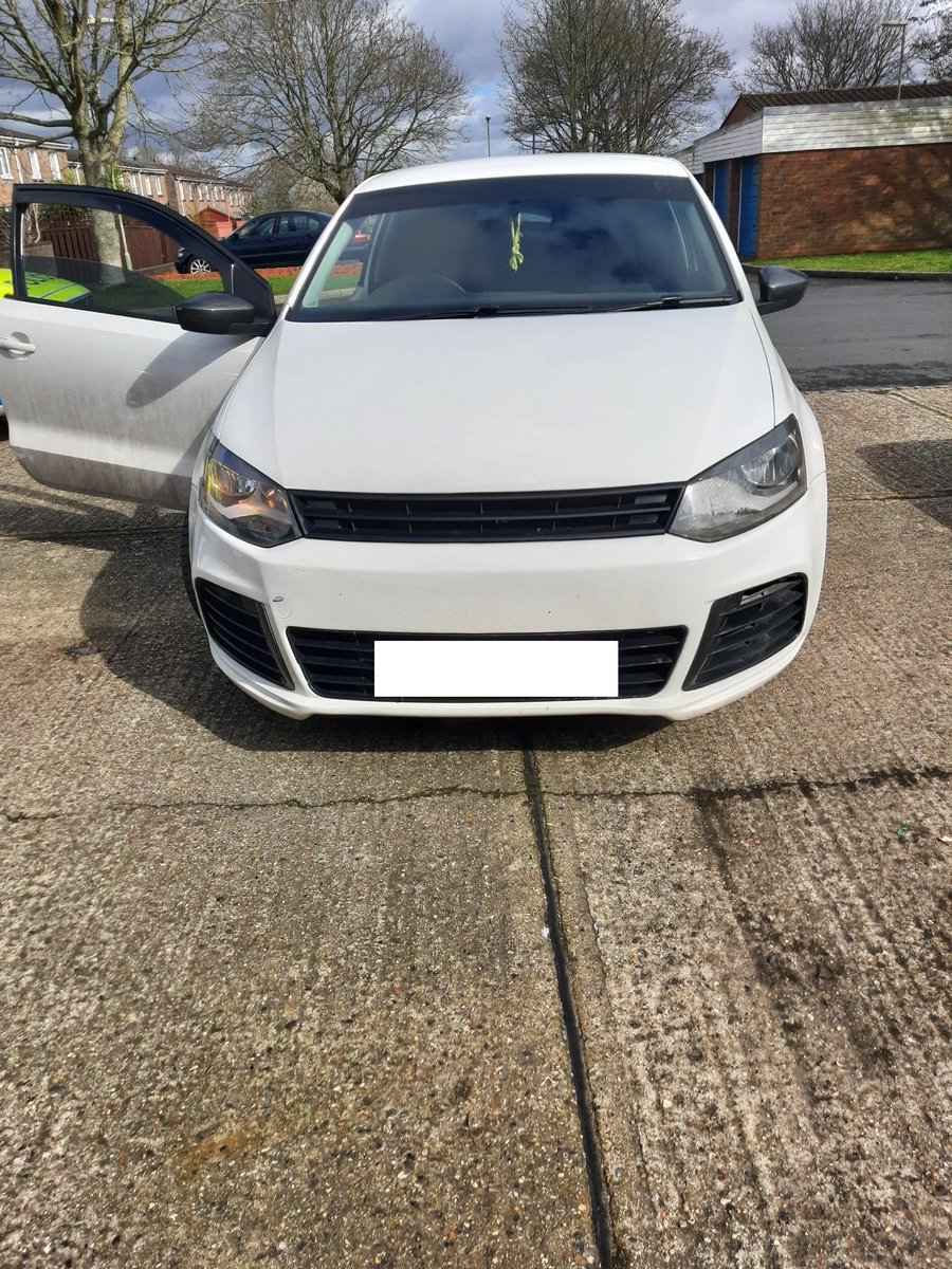 HantsPolRoads's tweet photo. The driver of this vehicle was stopped due to excessive window tints. He thought the best way to react was to get grumpy with our #PCMeg, who reminded him that tints at 26% natural light, no washer fluid and a faulty headlight would not change her mind about reporting him. https://t.co/KRcxsZKgAZ