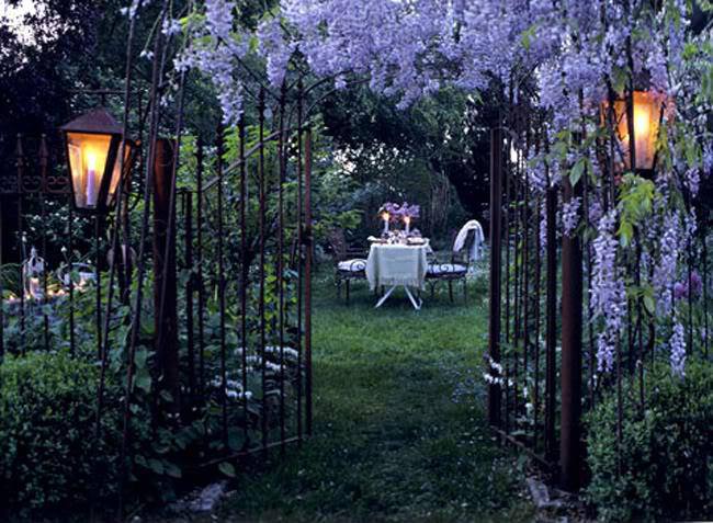 Wisteria-draped iron gates soften the entrance to candle light and linen...

#Garden #gardenstyle #gardenlife