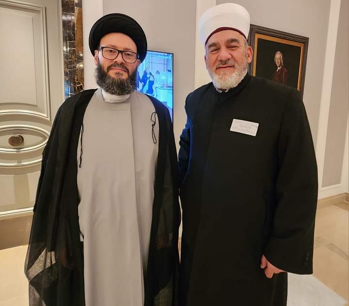 لقاء #السيد_محمد_علي_الحسيني  بمفتي بلغراد عاصمة جمهورية صربيا الشيخ مصطفى يوسف سباهيتش أكدا فيه على أهمية التواصل الشيعي السني لمد جسور التقارب وتوحيد كلمة المسلمين وتعزيز اواصر التعاون بما يخدم الإسلام وقيمه ومبادئه على ضوء مخرجات وثيقة مكة الداعية إلى ضرورة تفعيل سبل الحوار