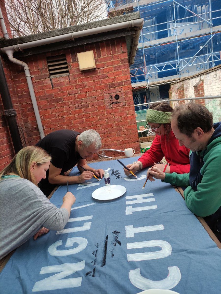 Earth_Lincs's tweet photo. #ArtBlocking and #Bannermaking last Saturday @LincsRebellion #XRYouth #UniversityofLincolnEcoSociety #XRArtBlockers @Earth_Lincs @mintlanecafe thanks to Heather and Jess for a really popular creative, collaborative session ๐ https://t.co/g8lX6fuy5Q