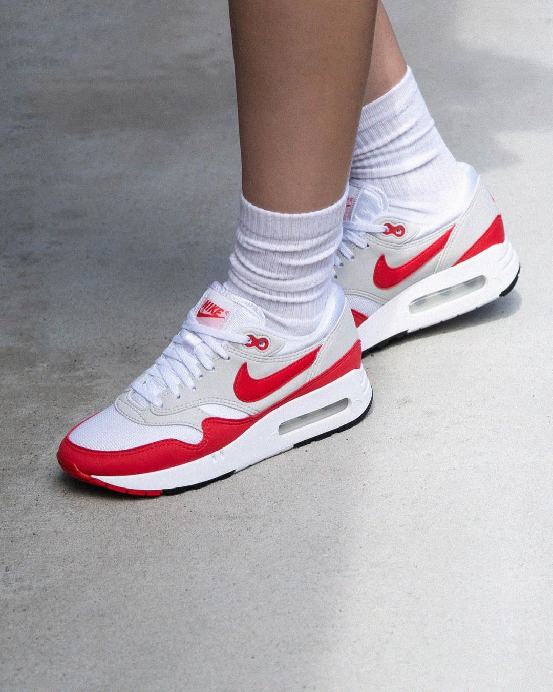 cliente colchón en frente de Sneaker News on Twitter: "If you get a "W" on the "Big Bubble" pair, will  it be your first time owning the original Nike Air Max 1? 🫧  https://t.co/jkVAsZF6yM" / Twitter