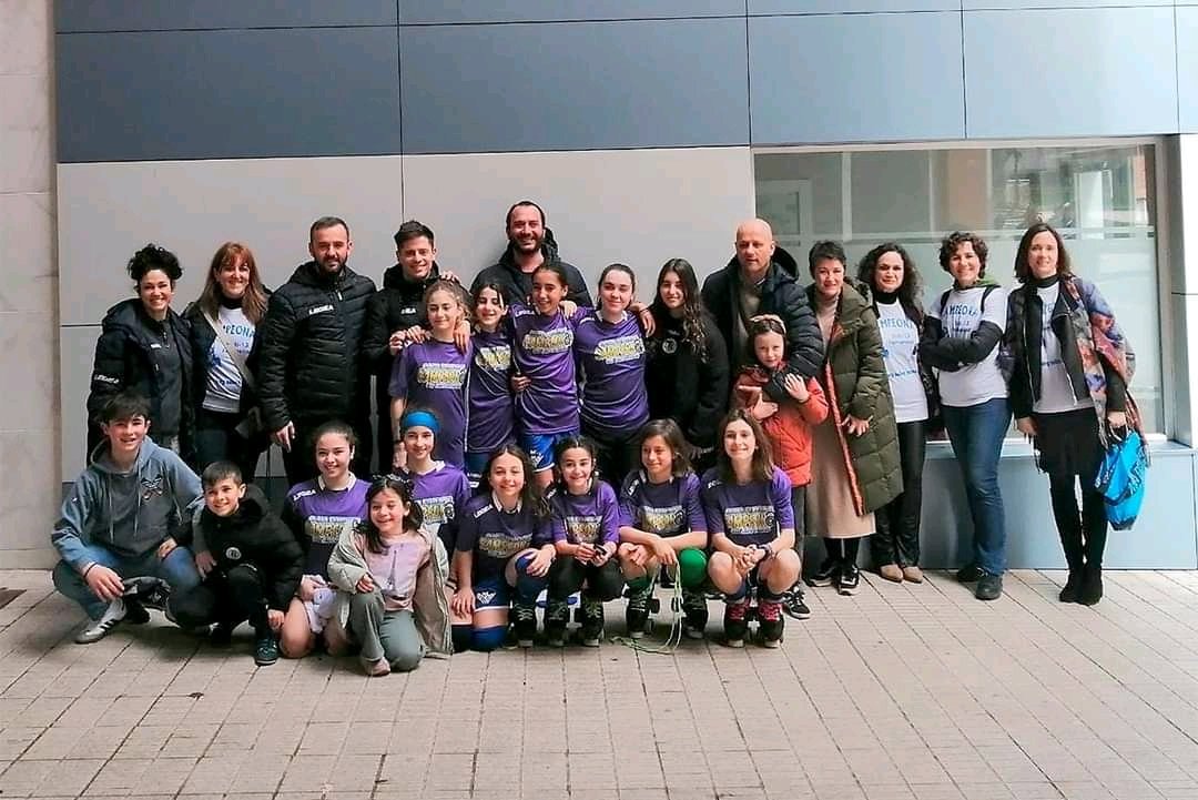 SDEPORTESCAO's tweet photo. SECCIÓN DE HOCKEY PATINES.
Felicitar y dar la enhorabuena a las jugadoras y cuerpo técnico de nuestro equipo  SUB 13 FEMENINO,  por el Campeonato @FDPPA_ conseguido, así como por su excelente participacion en el mismo. Representando de manera ejemplar los valores de nuestro club. https://t.co/3ltTSKHOQc