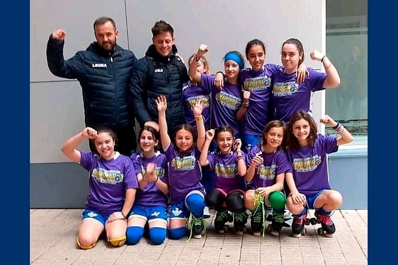 SDEPORTESCAO's tweet photo. SECCIÓN DE HOCKEY PATINES.
Felicitar y dar la enhorabuena a las jugadoras y cuerpo técnico de nuestro equipo  SUB 13 FEMENINO,  por el Campeonato @FDPPA_ conseguido, así como por su excelente participacion en el mismo. Representando de manera ejemplar los valores de nuestro club. https://t.co/3ltTSKHOQc