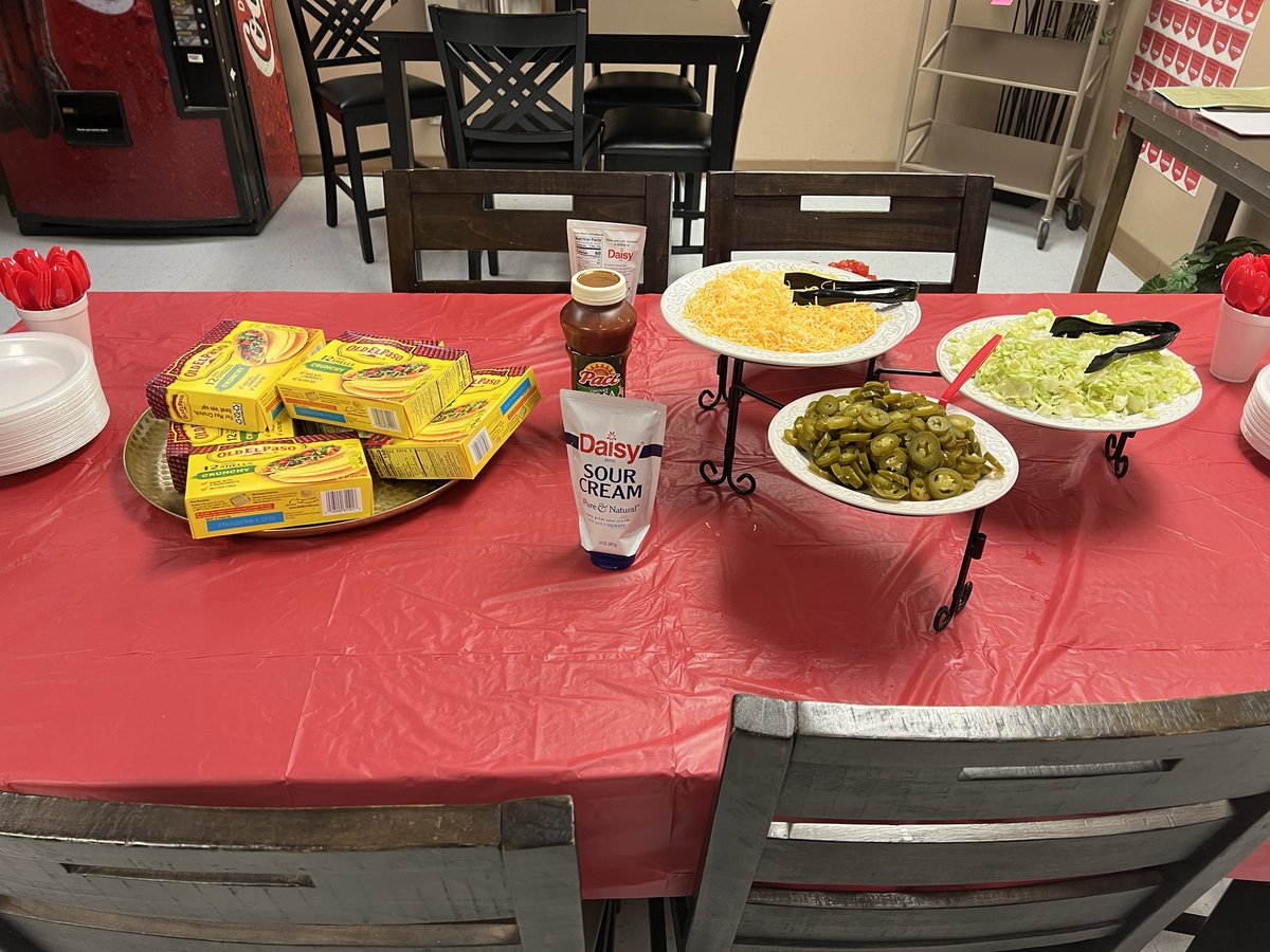 BlantonCounsel's tweet photo. Celebrating our staff for their continuous #harkwork and #dedication on National Crunchy Taco Day! Not to mention it’s #tacotuesday too! Got to find the fun ways to #celebrate! #gocolts @MaribelAranda12 @CrockettColts #community #TeamECISD #ECISDYouBelongHere https://t.co/oFXltTI5BS