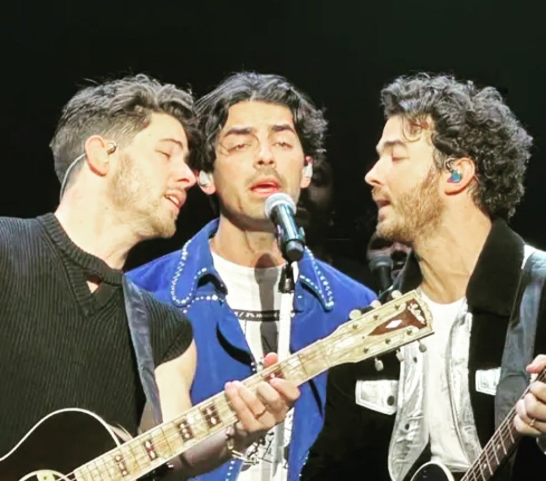 _kevinjonass's tweet photo. @jonasbrothers ❤️ https://t.co/p5nkcblTL6