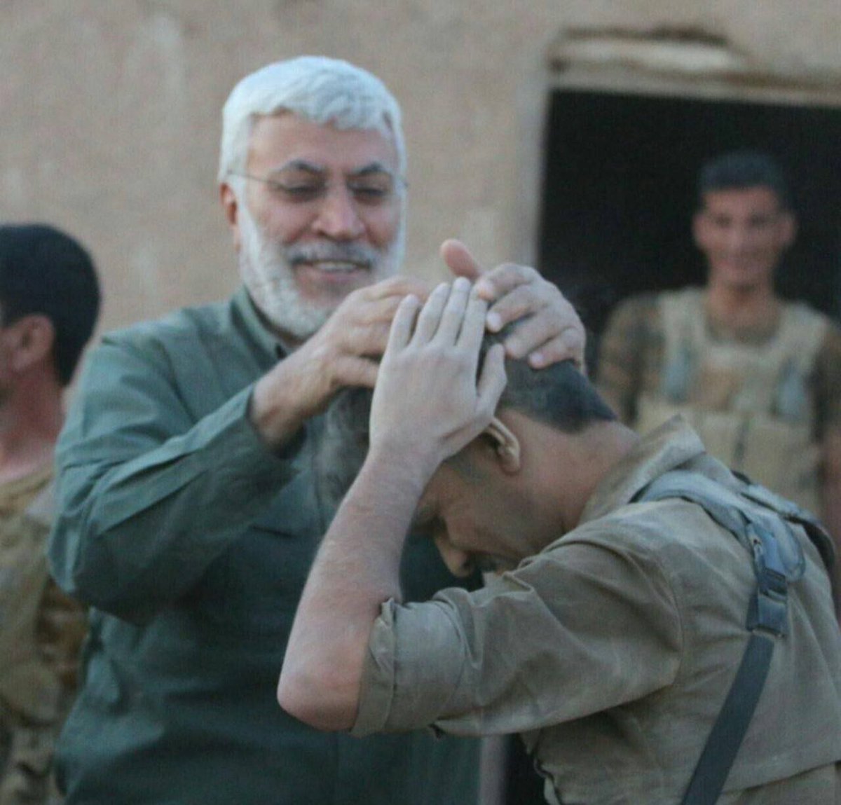 صح أنته جوه الگاع بس بگلوبنا عايش