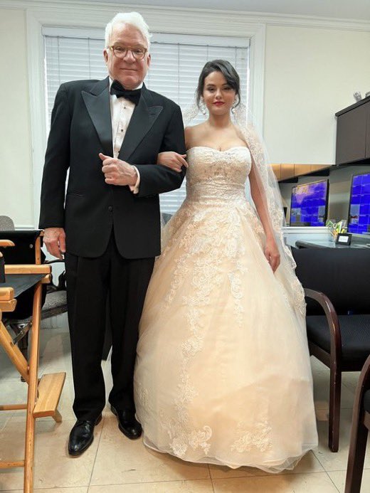 tracklist's tweet photo. Selena Gomez em novas fotos com Martin Short e Steve Martin ❤️ https://t.co/7RaVwSjByL