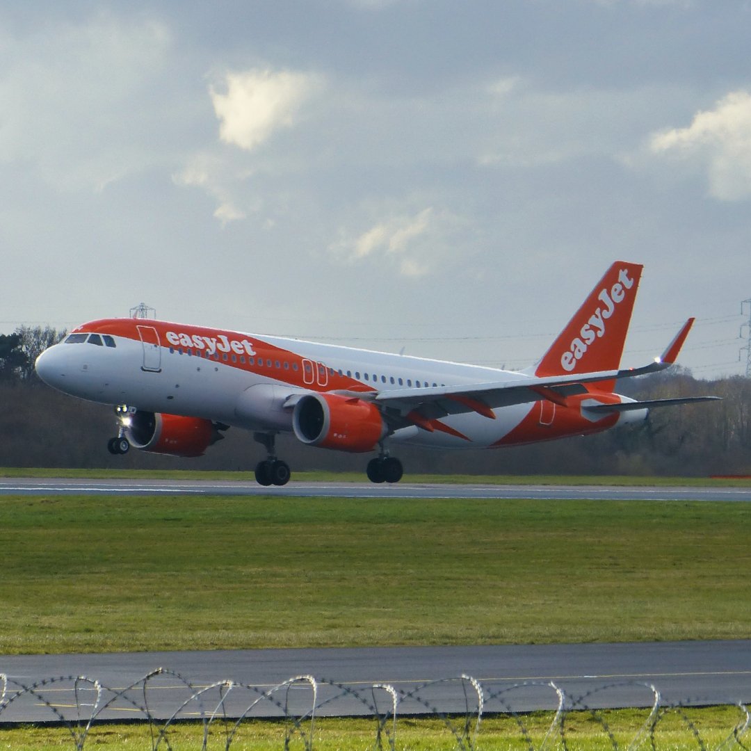 Michaelflying28's tweet photo. easyJet Airbus A320-200N G-UZLM arriving at Manchester Airport from Geneva Airport 26.2.23.

#easyjet #easyjetfly #easyjetter #easyjetcrew #easyjetcabincrew #airbus #a320 #a320200 #airbusa320 #airbusa320200 #airbusa320 #airbusa320200 #320neo #320200neo #a320neo #a320200neo https://t.co/J0VP1MwXNw
