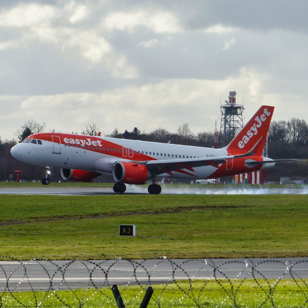 Michaelflying28's tweet photo. easyJet Airbus A320-200N G-UZLM arriving at Manchester Airport from Geneva Airport 26.2.23.

#easyjet #easyjetfly #easyjetter #easyjetcrew #easyjetcabincrew #airbus #a320 #a320200 #airbusa320 #airbusa320200 #airbusa320 #airbusa320200 #320neo #320200neo #a320neo #a320200neo https://t.co/J0VP1MwXNw