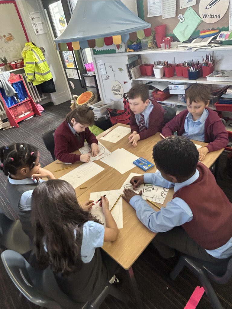 StCharlesGla's tweet photo. In a recent #Curriculum survey the children in the school stated that #ExpressiveArts was their favourite area of the curriculum and they wanted more regular lessons in art and music. Today in their art lesson P3/2 painted some #SpringBunnies. #PupilVoice #CurriculumDesign https://t.co/rmah3FJhJx
