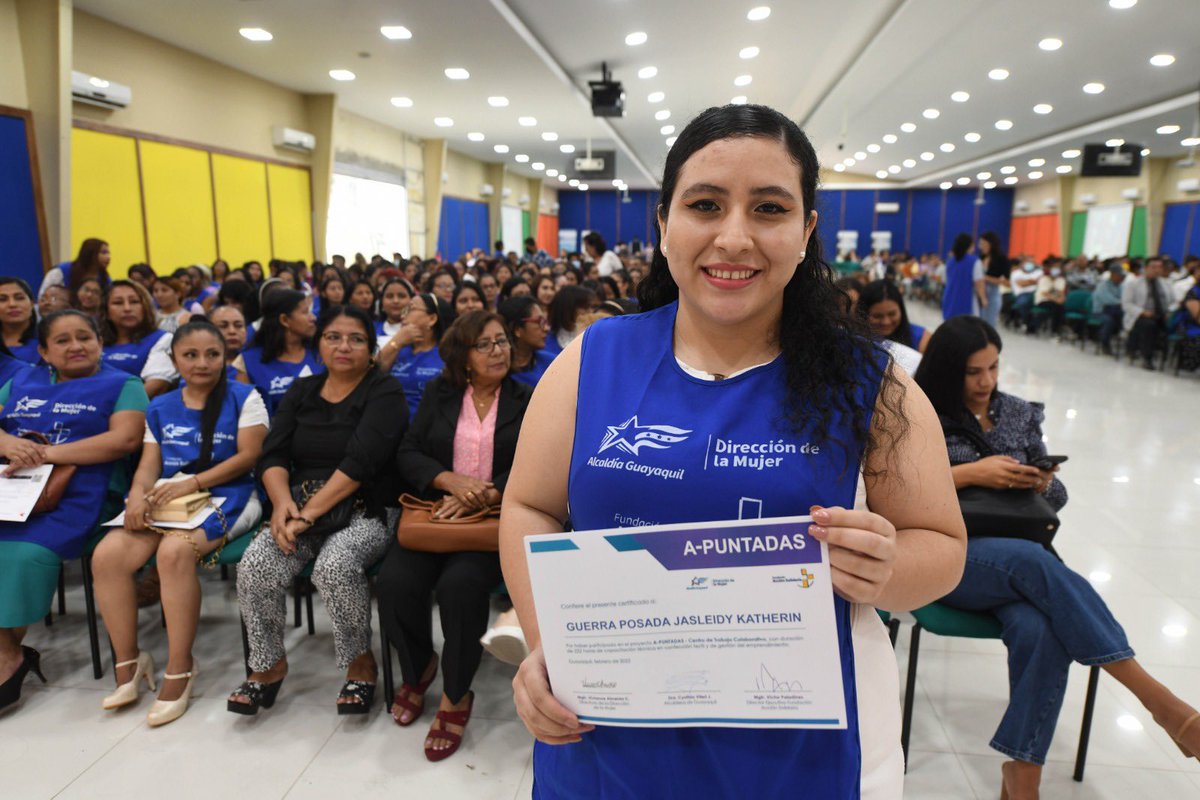 366 mujeres guayaquileñas se graduaron del proyecto municipal A-Puntadas. Esta proyecto, impulsado por <a href="/inspiramujergye/">Inspira Mujer GYE</a> y la Fundación Acción Solidaria, capacitó a 1.650 mujeres en confección textil y de calzado.