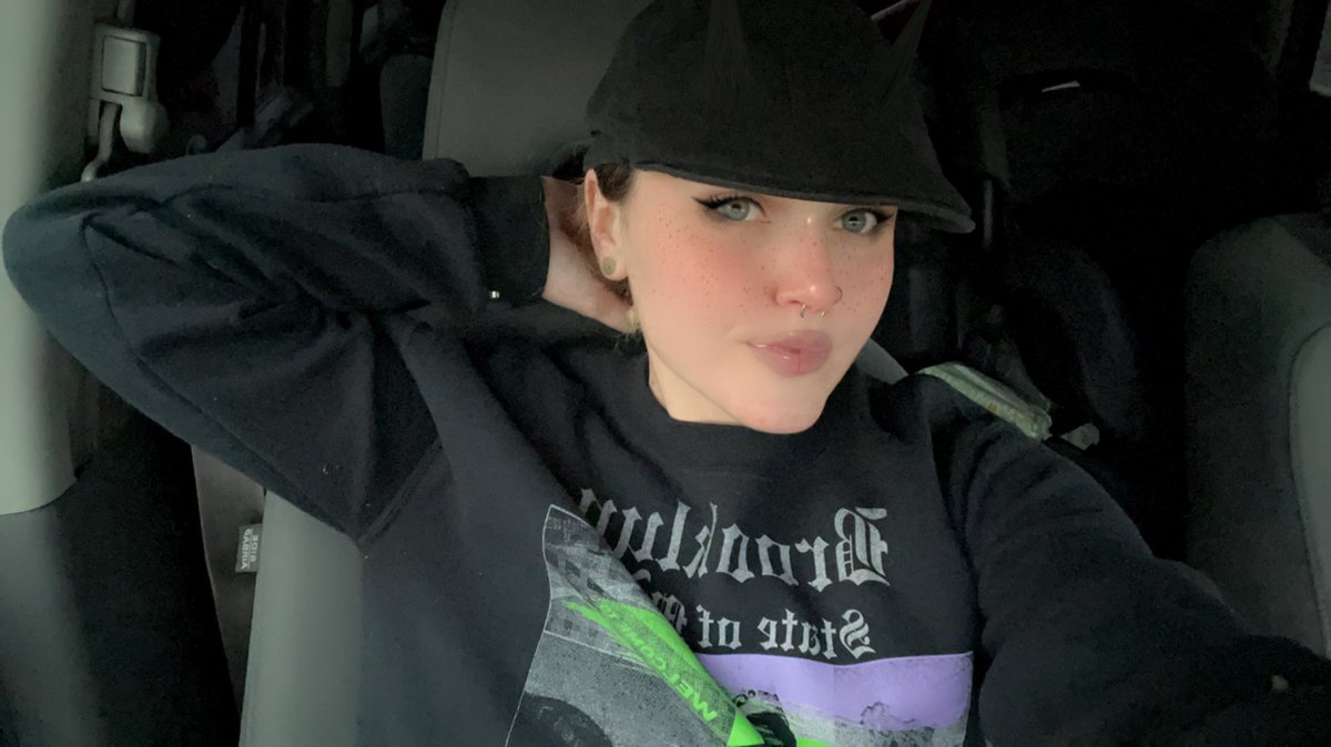 _JupiterFox's tweet photo. Hey #Twitter it’s been awhile. Hello Again 💕 #messingwithfilters #twittergurl #rockerbabe https://t.co/GmeItd0ZxA