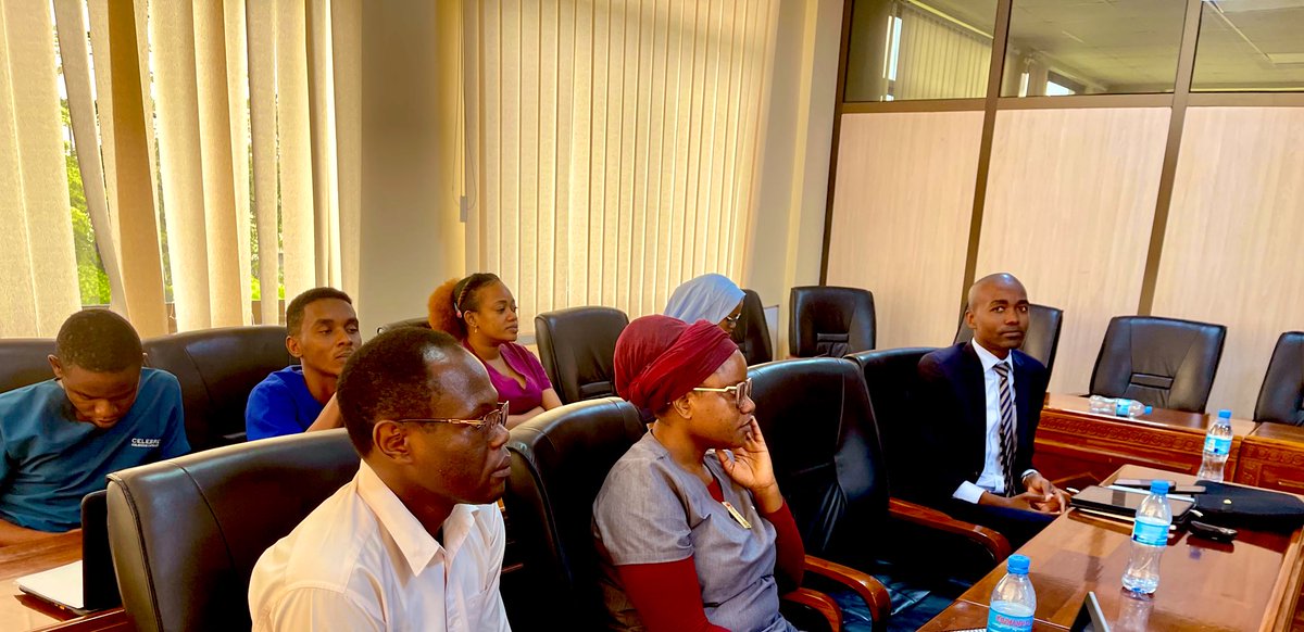 switchItUpG's tweet photo. Day 1 “site visit” kicked off with @benjamesmorton @FelixLimbani  and Eve getting a walk through Muhimbili Nation Hospital including Point of Care room at the EMD and later discussion on the progress @MultilinkNIHR project in MUHAS - Tanzania https://t.co/KSYXude4Yi