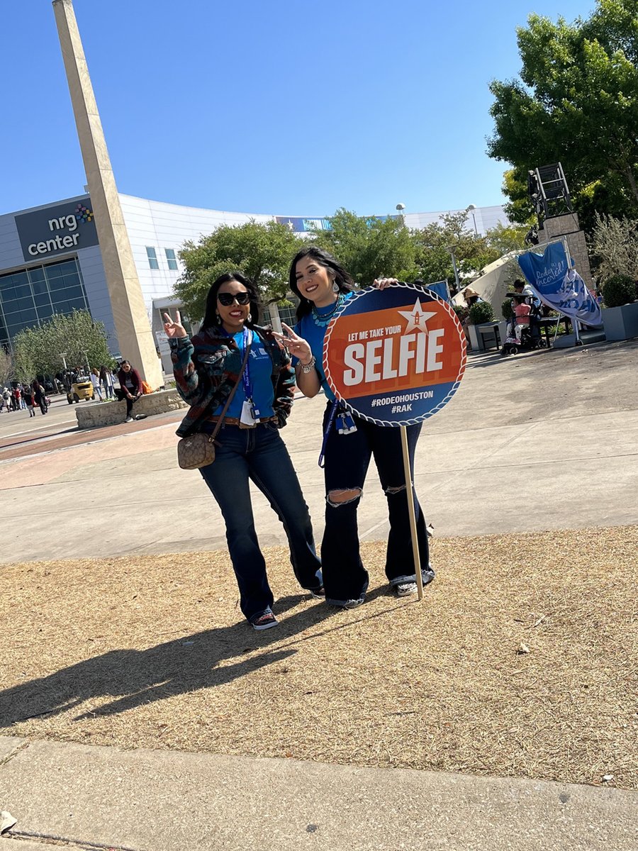 bcmhouston's tweet photo. On Wednesday, March 15, a group of Baylor College of Medicine employees participated in Rodeo Houston's Rodeo Acts of Kindness Day. See more photos on our Facebook page: https://t.co/UeqmgpvfJh #BCMInTheCommunity https://t.co/tQCtqDGRvp