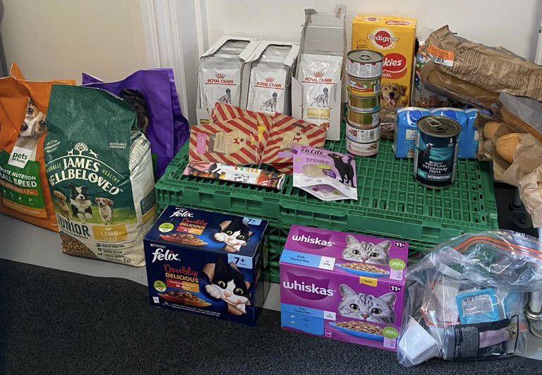 🤩 87kg of surplus for the local community this week 👏 AND our first Pet food c/o @PetsatHome @The_Blue_Cross 😻🐶🐕 🐾 🐈‍⬛ 🙏 #zerofoodwaste  @GAILsBakery @PyrfordRipleyMP @hubbubUK