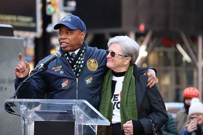 .@NYCNeON Photographers were proud to join <a href="/NYCMayor/">Mayor Eric Adams</a> &amp; <a href="/Partnership4NYC/">Partnership for New York City</a> in Times Sq to celebrate NYers making a difference &amp; photograph the launch of the We❤️NYC campaign! #WeLoveNYC