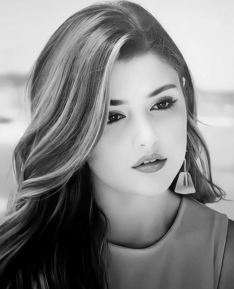لي في سماء البوح 
مرايا تعكِسُ صورتك..!