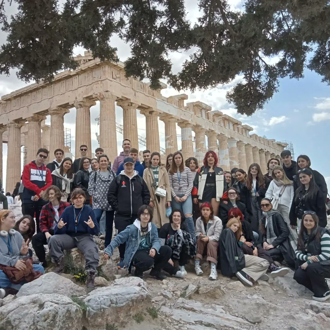 IES_mnndz's tweet photo. Viaje de estudios a Grecia del alumnado de 1 Bachillerato. 🤸🙌🔝 https://t.co/klJgZpeNVa