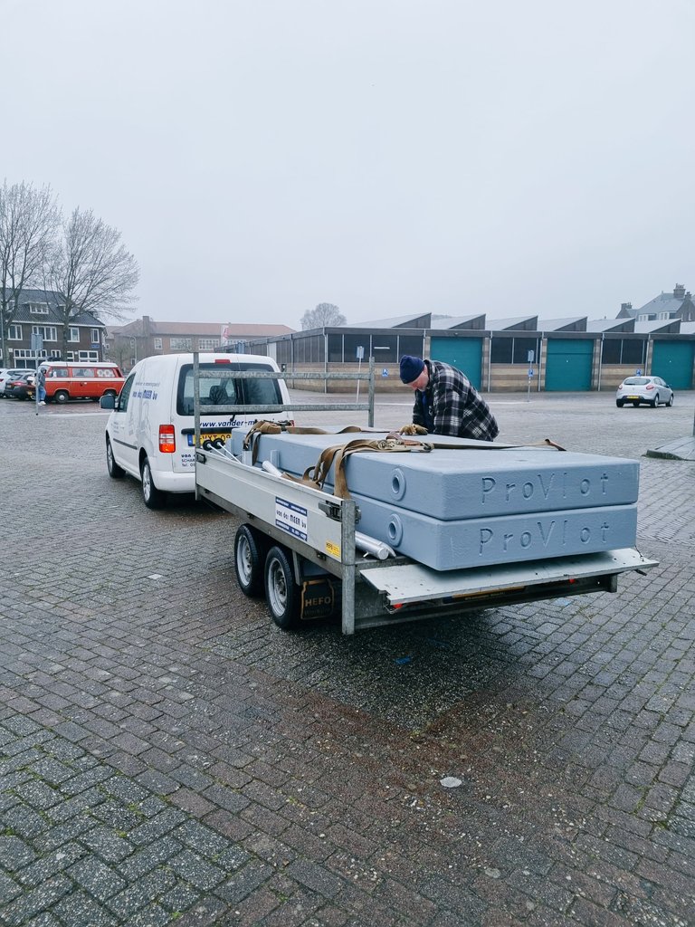h2oeventsbv's tweet image. Wij zijn vanaf nu de verhuurlocatie van provlot.nl voor t Noorden. Vanochtend onze eerste klant geholpen. Onze vlotten kun je met 2 personen tillen en zijn schaalbaar #vlot #ponton