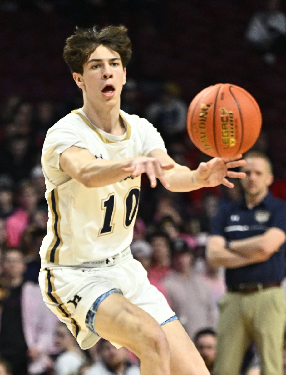 Breakdown Sports USA (@breakdownusa) on Twitter photo FINAL <a href="/MSHSL/">Minnesota State High School League</a> boys' basketball state tourney at Williams Arena
Class 3A quarterfinals
#2 Orono outscored Hermantown, 84-82. <a href="/HagenZay/">Isaiah Hagen</a> with 35 pts and <a href="/KyleKallenbach/">Kyle Kallenbach</a> with 20 for <a href="/BoysOrono/">Orono Boys Basketball</a>
Abe Soumis with 34 pts and 12 reb for <a href="/HermantownHoops/">Hawks Basketball</a>
<a href="/RyanJamesMN/">Ryan James</a> FINAL <a href="/MSHSL/">Minnesota State High School League</a> boys' basketball state tourney at Williams Arena
Class 3A quarterfinals
#2 Orono outscored Hermantown, 84-82. <a href="/HagenZay/">Isaiah Hagen</a> with 35 pts and <a href="/KyleKallenbach/">Kyle Kallenbach</a> with 20 for <a href="/BoysOrono/">Orono Boys Basketball</a>
Abe Soumis with 34 pts and 12 reb for <a href="/HermantownHoops/">Hawks Basketball</a>
<a href="/RyanJamesMN/">Ryan James</a>