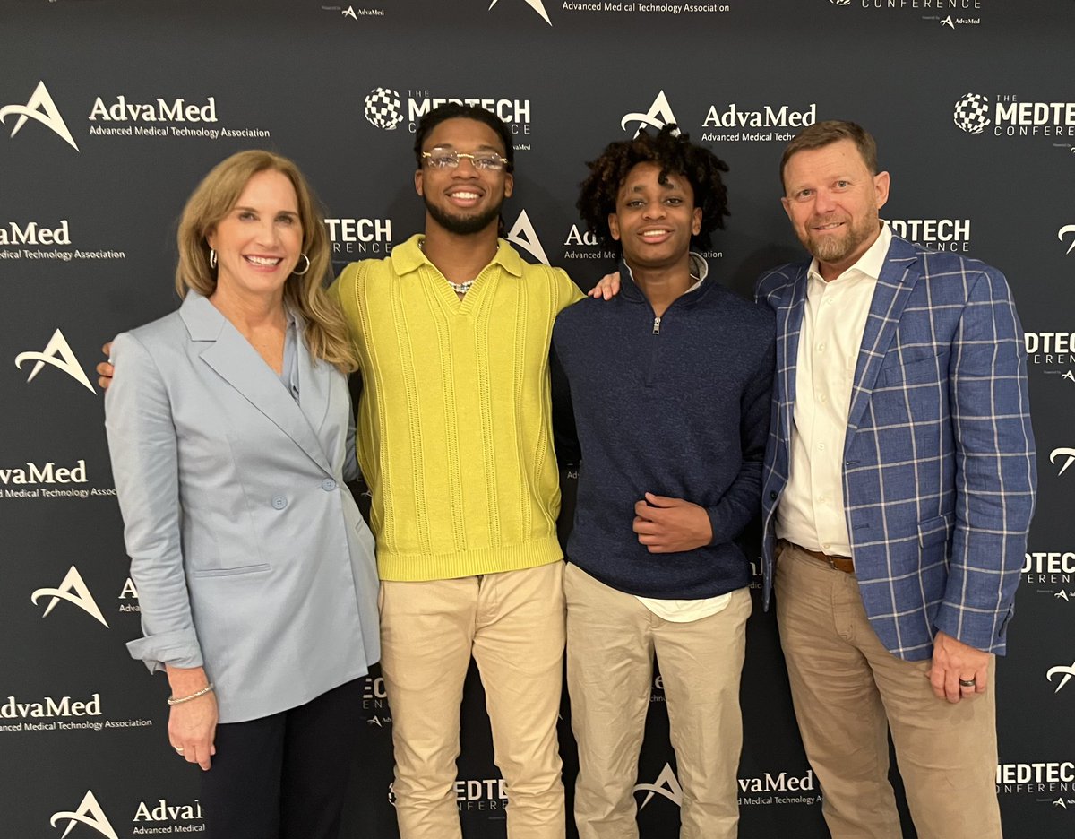 ScottWMedTech's tweet image. Very cool opportunity to speak with @HamlinIsland at our CEO Summit. What an inspirational guy, on and off the field. Disciplined. Entrepreneurial. Humble. Thanks for joining us and for inspiring our entire country with your amazing recovery, Damar.