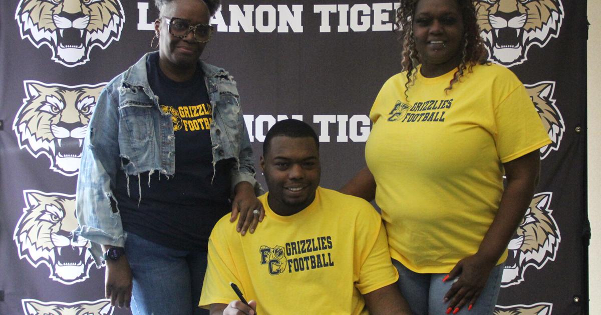 Bell signs with Franklin to continue football career dlvr.it/SlGF3g