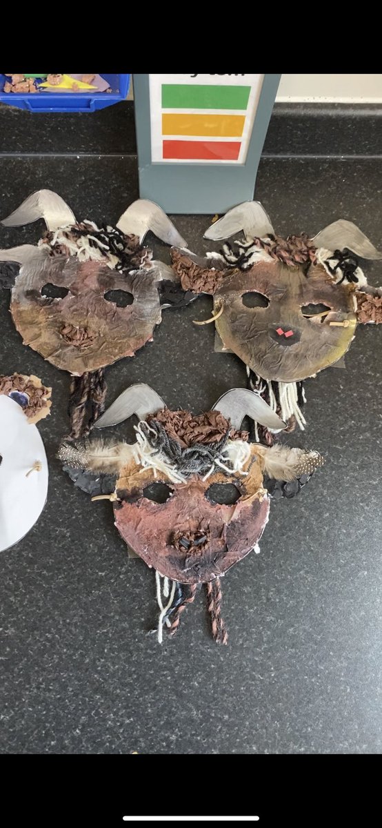 Today year 1 were “creative contributors” by making masks ready for the show! ☀️

Gwaith dda blwyddyn un! Creadigol iawn 👩‍🎨👨‍🎨