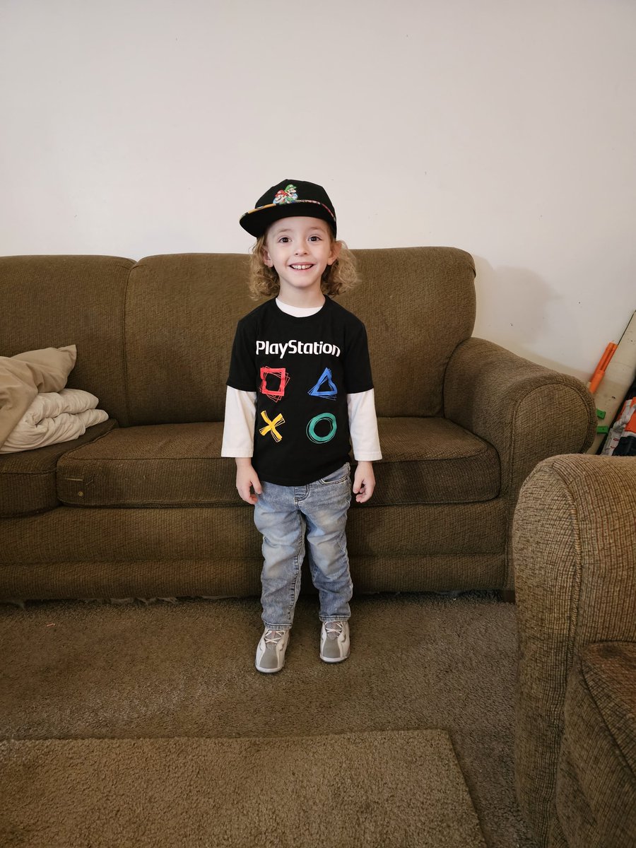 MattWine25's tweet photo. My lil dude loves his new shirt and shoes. One cool kid if ya ask me https://t.co/2DdTUGB5rG