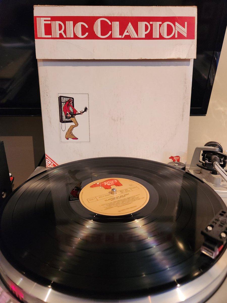 SpinVinyl1's tweet photo. More Eric Clapton. This compilation has material from his first solo album and Derek and the Domino's. Lots of his best work isn't on here though since it was released in 72. Still a great though a bit unnecessary comp.
#EricClapton #AtHisBest #BellBottomBlues #vinyrecords https://t.co/qZubXOaXqg