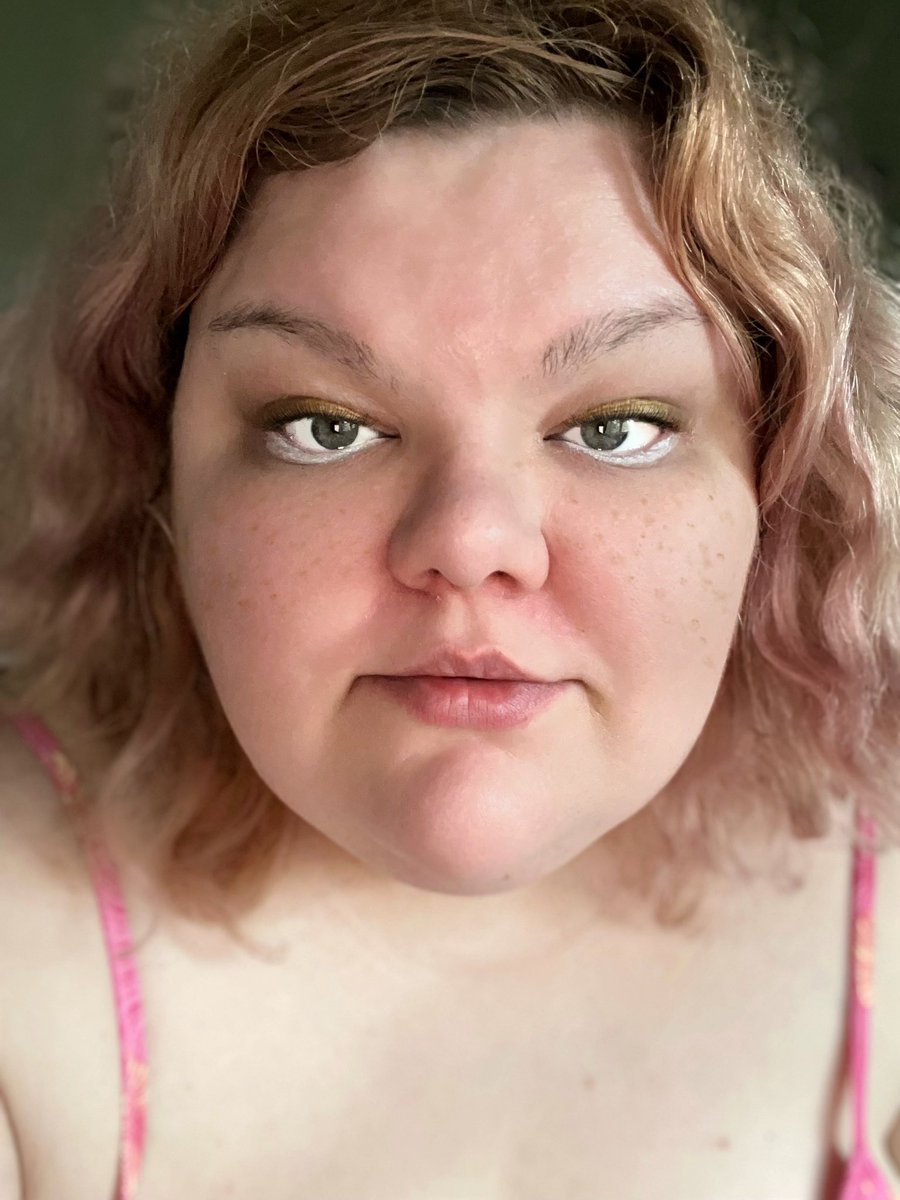 kajsabl's tweet photo. I quit smiling a year or two after 2011. People liked my ”sweet” smile. Actually I was just hiding an uglier downward facing toothless smile like a neckless monster. #astigmatism #acne #MouthProud #firsttumblrpost https://t.co/AC7teinvrq