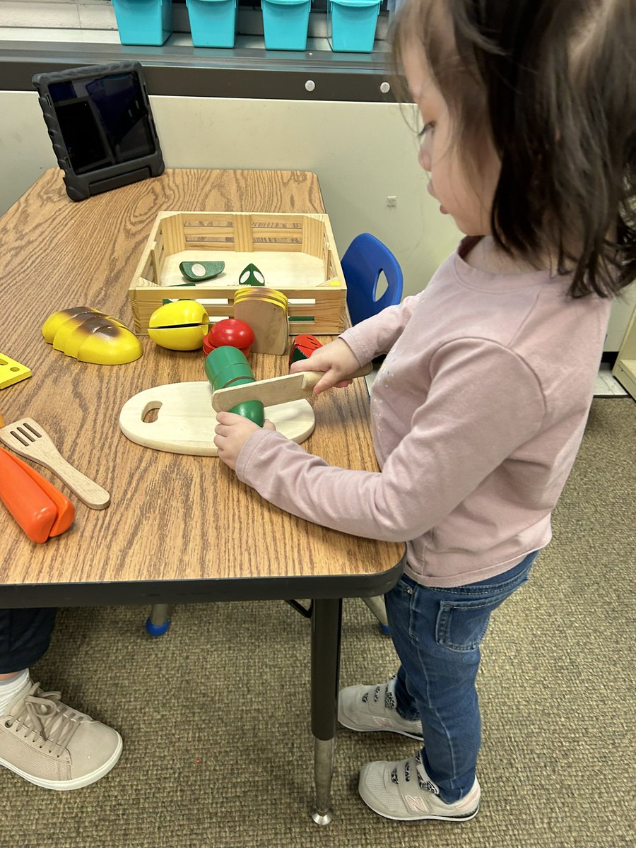 MissEricaTeach's tweet photo. We had so much fun playing today in Room One! I am so proud of this student for continuing to develop her functional play skills. https://t.co/tXDk4GCPbT