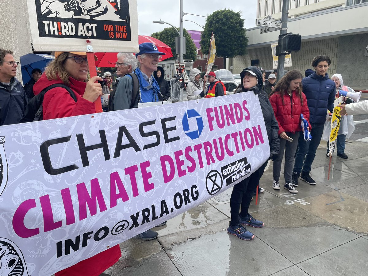 mrmcgregor91's tweet photo. Great march in Los Angeles today as well. Made a lot of noise in Beverly Hills!  @billmckibben @BenJealous @ThirdActOrg @eldersclimate @SierraClub @SierraClubLA_OC https://t.co/0zFWQQfOrT