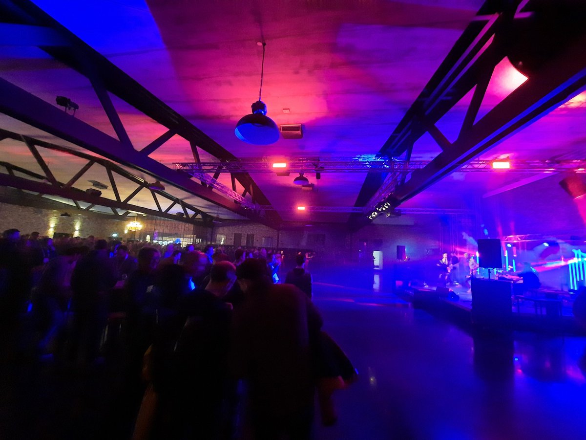 __sunix_'s tweet image. Right now 🎸🎤👩‍🎤 #JavaLand2023