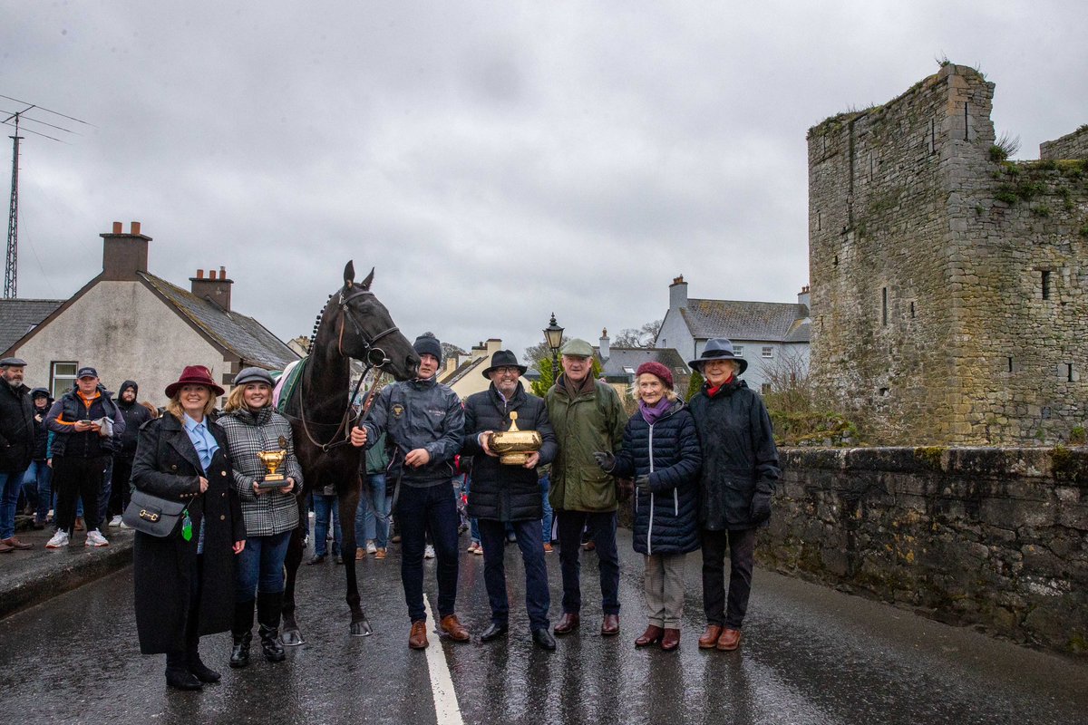 WillieMullinsNH's tweet photo. Thanks to everyone who came out to give #GallopinDesChamps and his owners Audrey and Greg Turley a brilliant welcome home ☘️

The weather certainly didn’t dampen anyone’s spirits! https://t.co/xAnCskd5tv