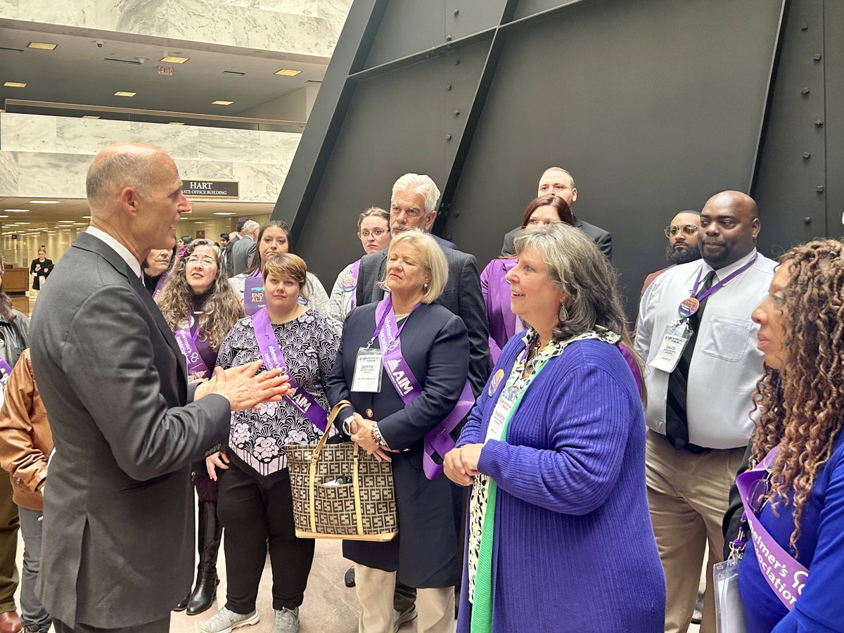 AlzAdvocacyFL's tweet photo. Thank you @SenRickScott for meeting with @AlzFlorida advocates to discuss the impact of Alzheimer’s. Supporting those affected is critical - including giving #AccessNow to safe and effective Alzheimer’s treatments that will give those in the early stages #MoreTime. https://t.co/4fo0d5KjKf