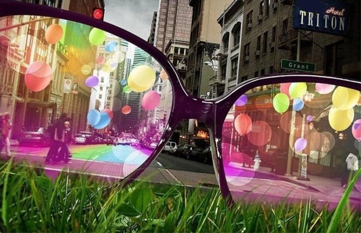 إن كلمة حرف تصبح فرح
 لو قرأناها بالعكس
كذلك هي قراءتنا الذكية للأشياء 
 تمنحها قيمة مختلفة