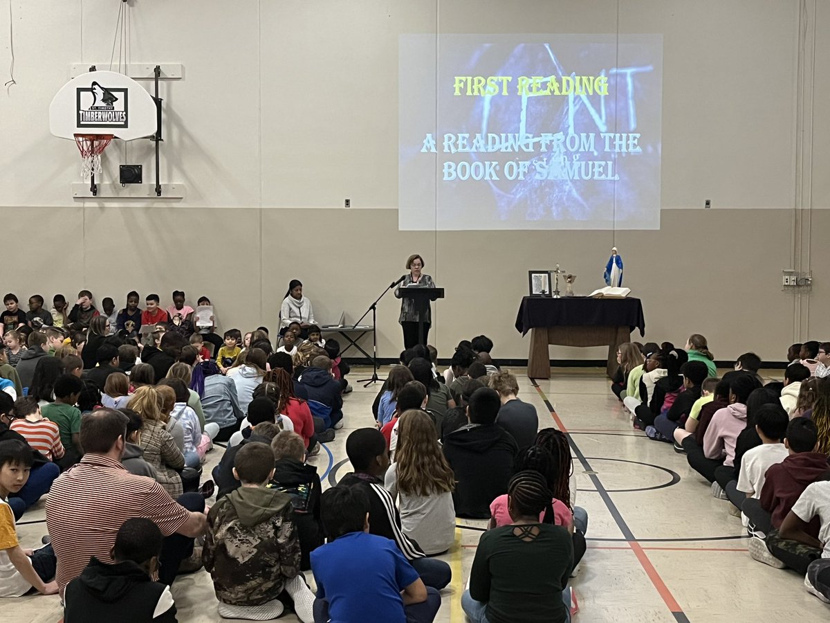 StTimothyRegina's tweet image. 📣😀What a great start to the week! We’ve got Senior badminton on the go, a beautiful Lenten Liturgy from our Kinders, Gr 1’s &amp;amp; 2/3’s &amp;amp; our musical cast practicing for our performances this Thursday &amp;amp; Friday! Always proud to the a Timberwolf! 🙌 #TimberwolfProud