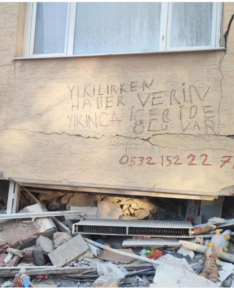 Hatay Valisi onca usulsüz inşaya, çürük binaya, yandaş müteahhite göz yumdu
Sonra da istifa etti

Ama Hatay halkına yaşattıkları için değil
AKP'den milletvekili adayı olmak için
Unutmayacağız. Affetmeyeceğiz