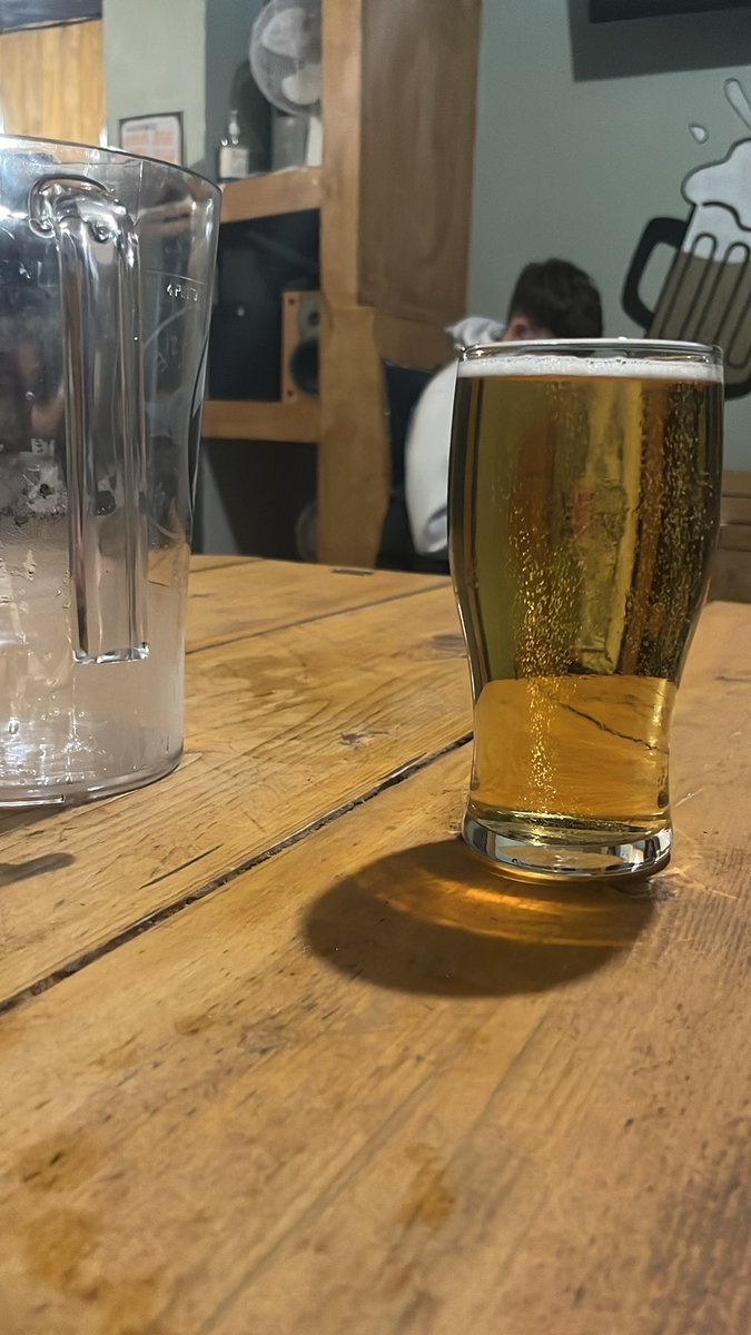 roomdband's tweet photo. On a school night 🤕 https://t.co/qe5HUkE2pk