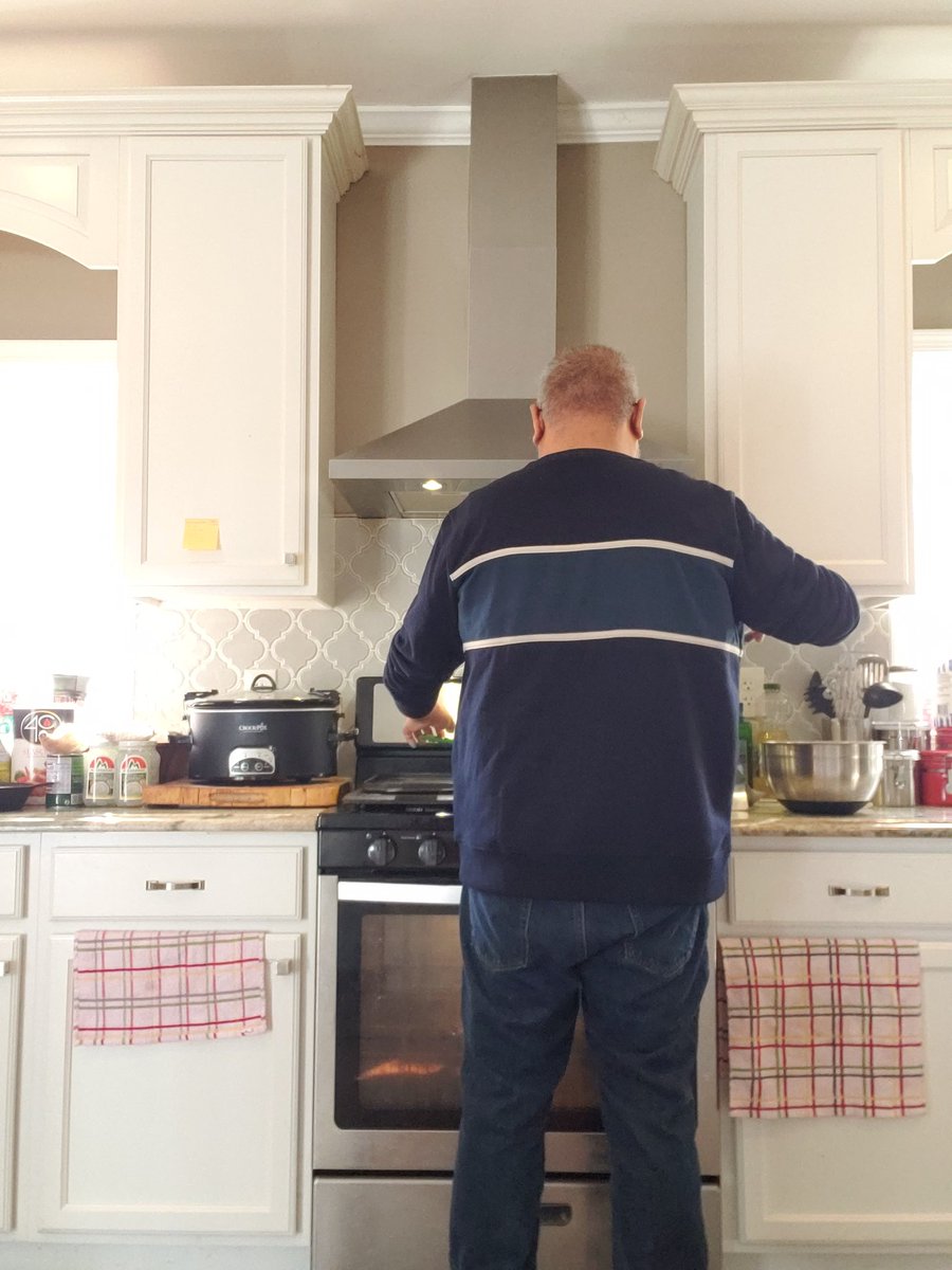 kiretoce's tweet image. Stinkin' up my sister's kitchen. Cookin' some funky Asian food. Hahaha.... #cookingdinner 😆😆😆