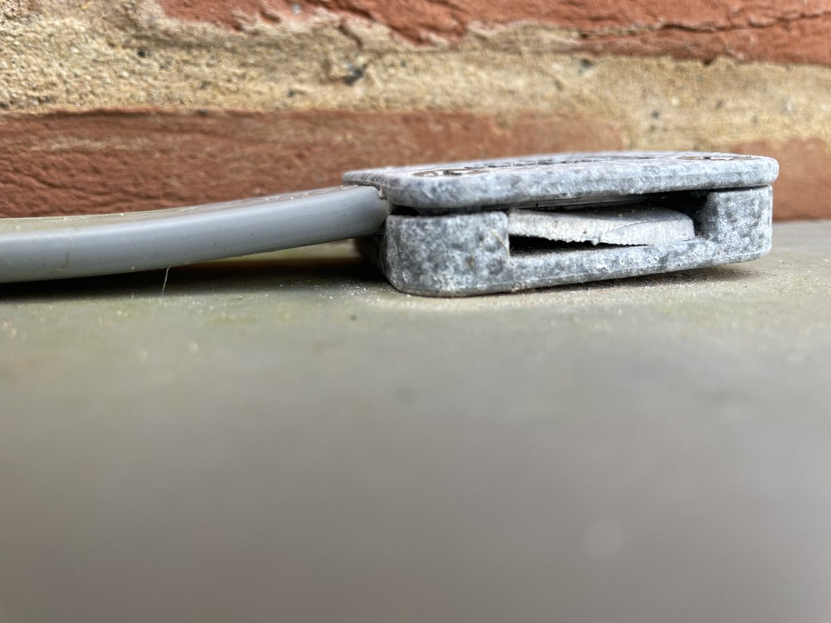 DawsonSteeplej1's tweet image. New site, new installation by others….. Just a small selection of pictures taken. 🤦🏼‍♂️

#DawsonSteeplejacks #HowNotToInstall #LightningProtectionSystem #Lightning