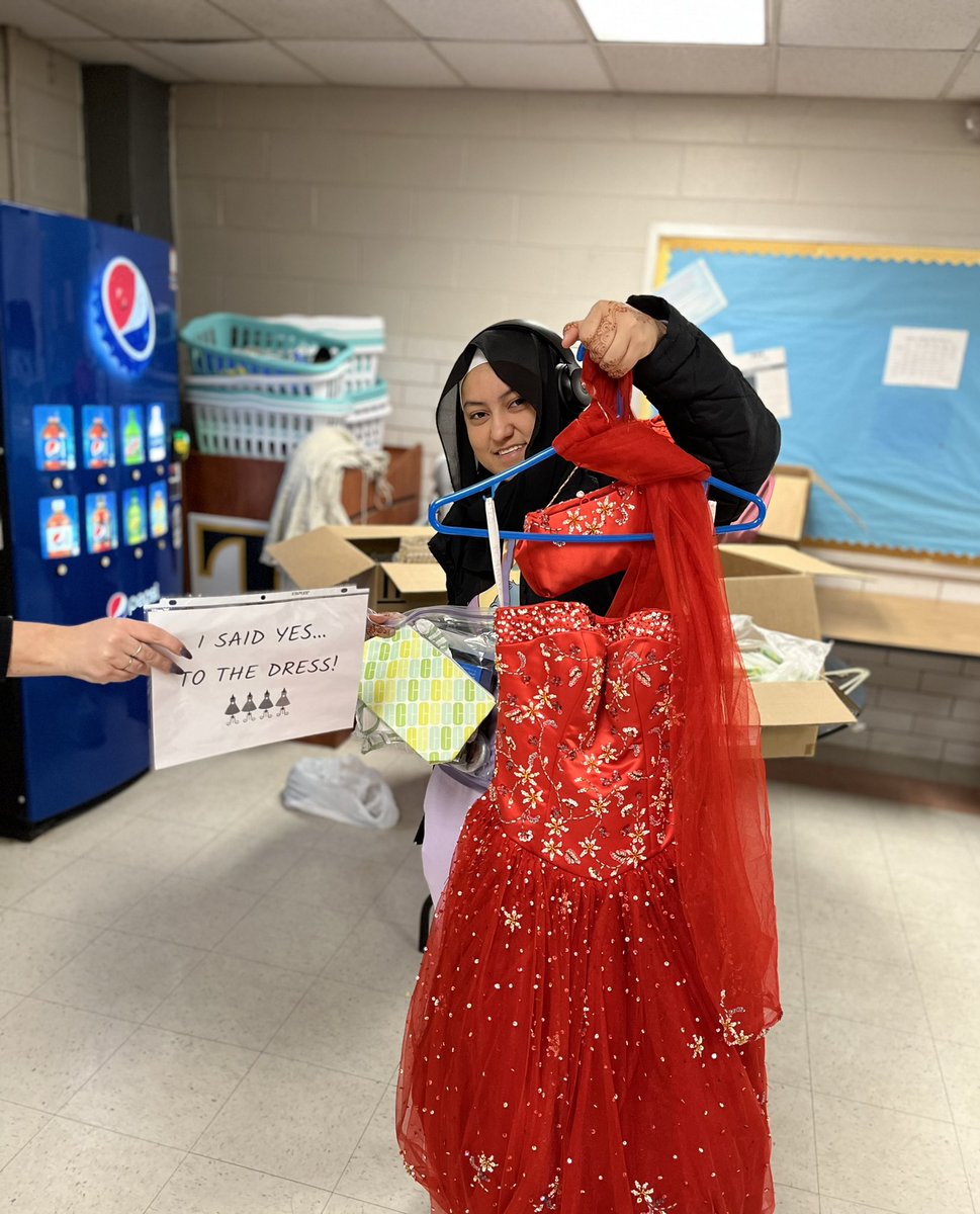 TigerTangHST's tweet photo. It’s been an exciting two days of Prom Shopping at Truman! #btsdtigers https://t.co/6w4ceSVzz2