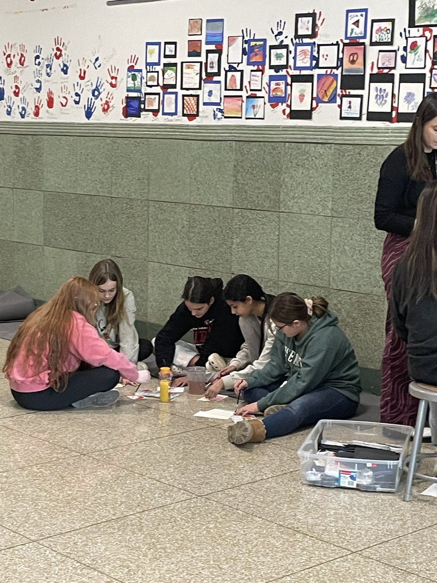 attleseychris's tweet photo. Back by request… Make Art Monday on Tuesday!!!
Can’t get enough of this stuff @WJHS75 @WJHSSpirit @WCSDBKING @youthArtMonthNY https://t.co/iEoCOyp2FD