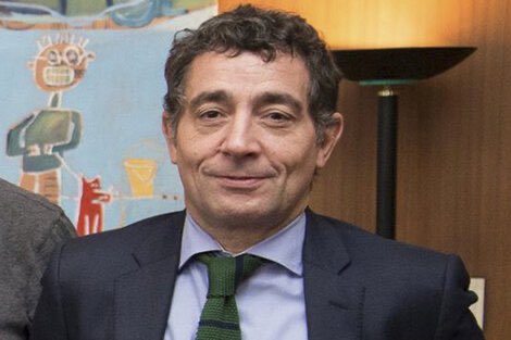 Gregoriodalbon's tweet photo. Se acabaron las vacaciones para el operador judicial de @mauriciomacri quien asesoró al ex presidente para que por decreto ingresen a la CSJN los Dres. Rosatti y Rosenkrantz. 

La Corte Uruguaya terminó el trámite. 

Solo resta la extradición. 
✈️ https://t.co/0xFXPDSmXx