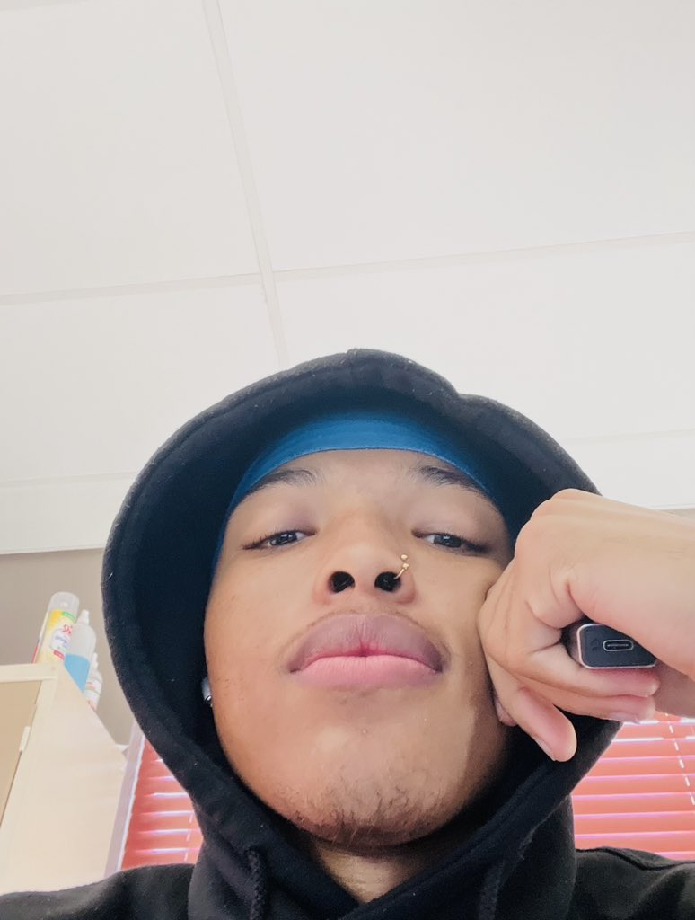 Thabangkmazi's tweet photo. Tbangers night voters please do not sleep. Please push those votes in. It’s not easy but it’s doable. 

All Thabang lovers please vote 🙏🏽❤️. 

VOTE THABANG 
#ThabangMazibuko 
#Thabang𓃵 
#BBTitans https://t.co/iaHp4DXMpQ