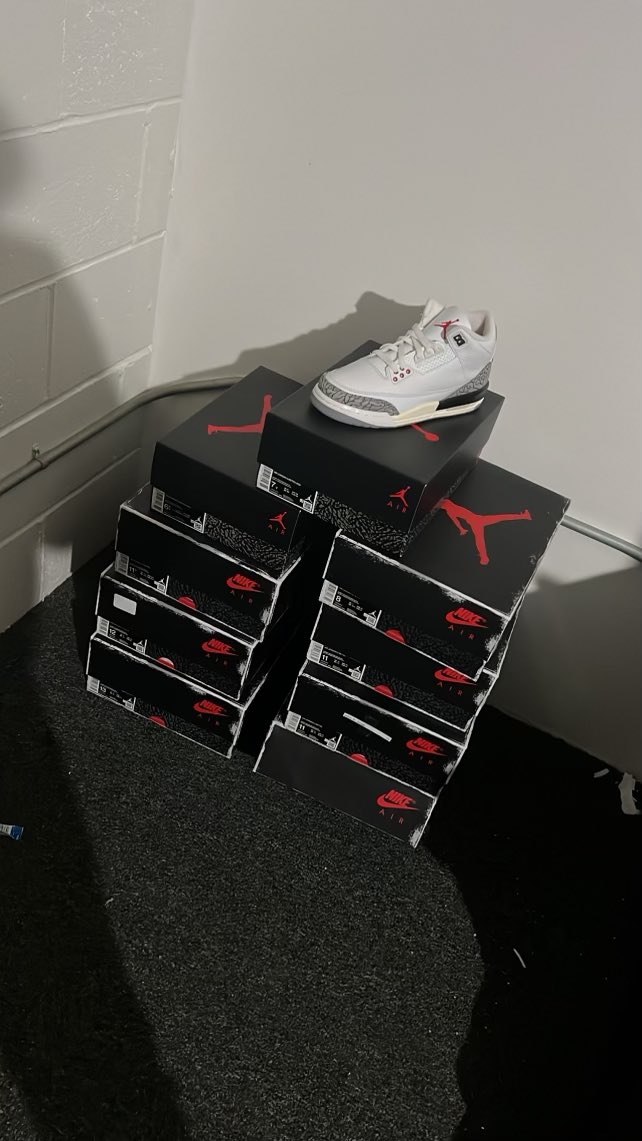 Jordan white cement 3’s 
Sizes
8.5
11.5
12
13
14
Other sizes available upon request