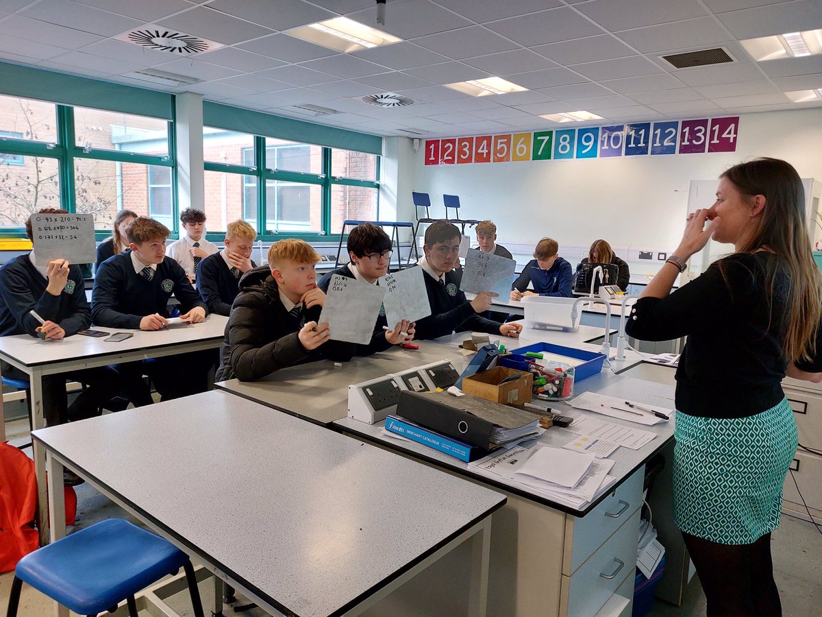 Sesiwn adolygu Mathemateg arall ben bore heddiw.
Another Maths revision session this morning.
Diolch Mrs Jones a <a href="/MathsGwynllyw/">MathYGGwynllyw</a>.