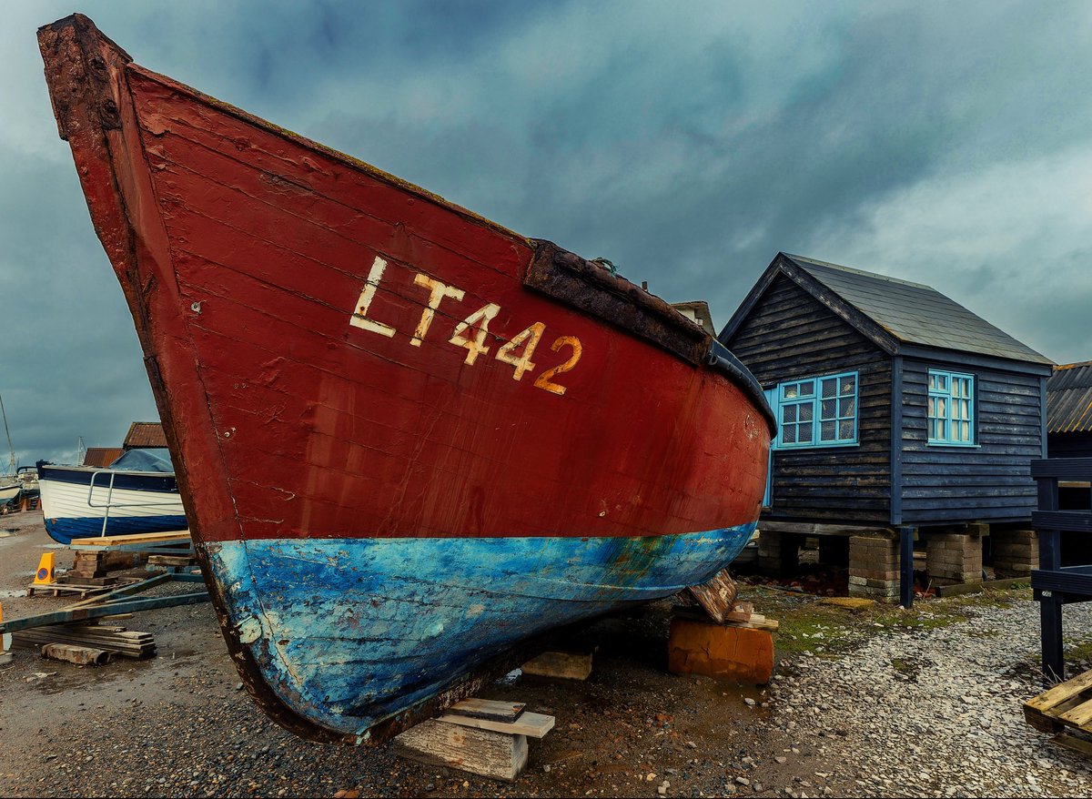 The red boat. Southwold Harbour. #southwold #suffolk #visitsuffolk #england #harbour #boats #walberswick #solebay #adnams