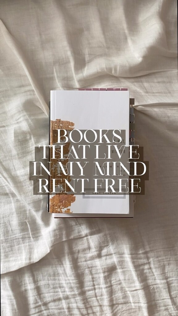 ElizabethTurn's tweet photo. obsessed 🤎 which books play on repeat in your mind?  #bookrecommendations #booktok #bookstagram #bookrecs #favouritebooks #plantbasedbride #bookreels #booklover #fivestarbooks #booksilove #booksbooksbooks #reader #readersofinstagram #bookstack #igrea… https://t.co/1ssk8lnE3V https://t.co/eUNRnW6Hbs
